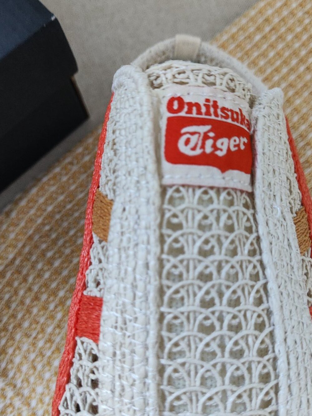 Onitsuka Tiger Off-White and Orange Color-Block Breathable Mule Sandals - Picture 5 of 9